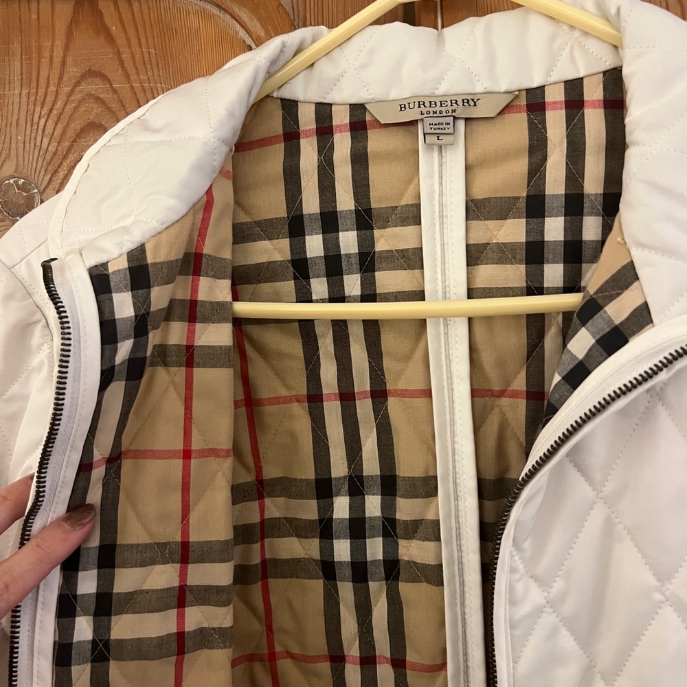 Burberry White Quilted Jacket with Classic Check Lining